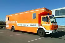 Lieferfahrzeug Mercedes (ehemalige Feuerwehr) eines Schiffsausrüsters im Rostocker Industriehafen am 17.03.16.