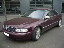 Audi V8. 1988 - 1994. Der werksintern Typ 4C genannte Audi der Oberklasse war wahlweise mit folgenden V8-motoren lieferbar: 3562 cm³ Hubraum mit 250 PS oder 4172 cm³ Hubraum mit 280 PS. Besucherparkplatz der Düsseldorfer Classic Remise am 20.03.2016.