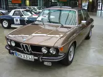 BMW E3, 1968 - 1977. Hier wurde das nur in den Jahren 1976 & 1977 produzierte Spitzenmodell 3.3 Li der E3 Baureihe abgelichtet. Der 6-Zylinderreihenmnotor leistet 197 PS aus 3205 cm³ Hubraum. Classic Remise Düsseldorf am 25.03.2016.
