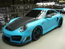 Porsche 911 GT Street RS Modellreihe 997 von Techart. Der 3.6l 6-Zylinderboxermotor leistet anstatt der serienmäßigen 480 PS wahnsinnige 630 PS. Der 245000,00 € teure Sportwagen hat eine Höchstgeschwindigkeit von 345 km/h. Classic Remise Düsseldorf am 20.03.2016.