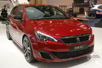 Peugeot 308 GTI in dunkel Rot auf der Essen Motor Show 2015.