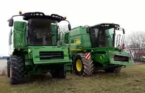 2 John Deere Mähdrescher W540 und S670i zusehn auf der Kotschenreuther Hausmesse in Zeulenroda-Triebes am 08.03.16