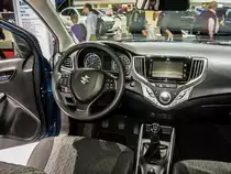 Interieur des neuen Suzuki Baleno. In seiner Klasse hat der Baleno eindeutig den größten Innenraum. Sitzprobe auf dem Autosalon Genf 2016.