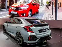 Honda Civic Hatchback 10. Generation, Rückansicht. Offiziell ist das abgelichtete Auto eine sehr seriennahe Studie. Autosalon Genf 2016.