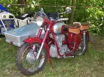 Simson AWO 425 Sport Gespann mit Superelastikseitenwagen vom Fahrzeugbau Stoye Leipzig - beim AWO-Treffen in Lunzenau 2009. 