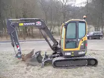 Volvo ECR 58 plus auf einem Parkplatz bei Echternach (Lux.), 31.03.2013