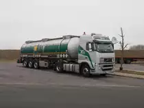 VOLVO Tanksattelzug auf dem Rastplatz Peenetal,an der A20,am 19.März 2016.