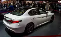 Alfa-Romeo Giulia (Rückansicht), gesehen auf dem Autosalon Genf 2016.