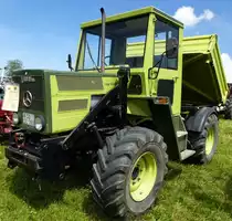MB trac 700, Allradschlepper mit Ladepritsche, 4-Zyl.Dieselmotor mit 3782ccm und 65PS, Bauzeit 1975-80, Schleppertreffen Freiamt, Juni 2015