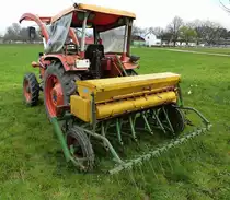 Drillmaschine am Ackerschlepper Fiat 415DT, M�rz 2016