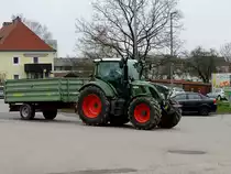 FENDT-512Vario, zieht Einachskipper hinter sich her; 160401