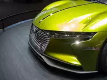 DS  E-Tense  Sportcar, ausgestellt auf dem Autosalon Genf 2016. Detailaufnahme von der einzigartigen 3D Kühlgrille.