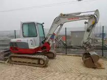 Takeuchi TB 250 am 10.02.2013 auf einem Parkplatz in Grevenmacher (Lux.)