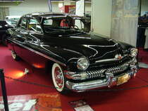 Mercury Sport Sedan des Modelljahres 1951. Von dieser Karosserievariante verkaufte die Mercury-Division 1951 157648 Einheiten. Der Einstiegspreis lag bei genau U$ 2000,00. Der 
V8-motor mit 4183 cm³ Hubraum leistet 112 PS. Techno Classica Essen am 09.04.2016.