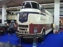 GM Futurliner. 1940 - 1941. Von diesem Show-Lastwagen produzierte General Motors 12 Stück. Sie waren für die  Parade of Progress  bestimmt. In dieser Wanderausstellung, die die gesamten USA durchfuhr, wurde den Amerikanern der Fortschritt der US-Technik vorgeführt. Es wird vermutet, das noch 9 Futurliner existieren. Techno Classica Essen am 09.04.2016.