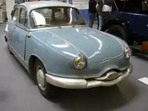 Panhard Dyna Z. 1953 - 1960. Hier wurde ein Dyna Z der ersten Baureihe abgelichtet. Er ist noch mit einer Aluminiumkarosserie versehen. Der 2-Zylinderboxermotor leistet 42 PS aus einem Hubraum von 851 cm³. Techno Classica Essen am 09.04.2016.