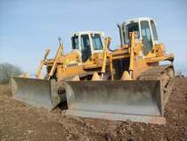 Zwei Liebherr PR 722 Litronic in den Weinbergen über Wawern, 08.03.2008