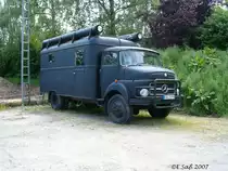 Wahrscheinlich ein Mercedes LAK 1519 als Gerätewagen mit Arbeitsscheinwerfern im Mai 2007.