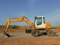 Liebherr A 309 Litronic auf einer Baustelle bei Trier-Föhren, 09.06.2014