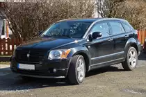 . Dodge Caliber steht am Sta�enrand.  April 2016
