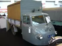 Aermacchi Autocarro MB von 1947. Mit ist nur bekannt das dieses Lasdtendreirad von einem 
2-Zylinderboxermotor angetrieben wird. Wer hat nähere Informationen. Techno Classica Essen am 09.04.2016. 