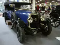 Panhard & Levassor X 45 Torpedo. 1924 - 1929. Von dieser Baureihe produzierte das Werk 4792 Einheiten in etlichen Karosserievarianten. Der 4-Zylinderschiebermotor hat einen Hubraum von 2498 cm³ und leistet 35 PS. Techno Classica Essen am 09.04.2016.