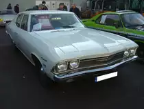 Chevrolet Chevelle fourdoor Sedan aus dem Modelljahr 1968. Für den europäischen Markt wurde die Chevelle im Werk Antwerpen/Belgien produziert. Es waren zwei Motorisierungen lieferbar: 
6-Zylinderreihenmotor mit 3769 cm³ Hubraum und 140 PS und V8-motor mit 5030 cm³ und 200 PS. Außengelände der Techno Classica am 09.04.2016.