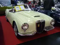 Lancia Aurelia B24 Spider. 1955 - 1958. Für das Design dieses hübschen Cabriolet ist Pininfarina verantwortlich gewesen. Der V6-motor mit 2451 cm³ Hubraum leistet 118 PS. Techno Classica Essen am 09.04.2016.