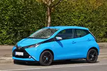 . Toyota Aygo stand am 16.04.2016 am Stra�enrand.