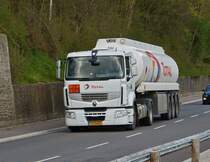  . Renault Tanksattelzug auf dem Weg zu seinem nchsten Kunden. 16.04.2016