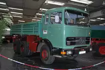 Ein Merceds 2232 Kipper in Hannover im Oktober 2008.