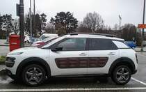 Citroen C4 Cactus fotografiert bei einer Tankstelle am 06.03.2016.