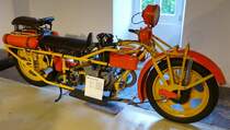 Bhmerland, das lngste Serienmotorrad der Welt, neben diesem Dreisitzer gab es noch eine Version fr vier Personen, Baujahre 1924-39, 1-Zyl.4-Taktmotor mit 603ccm und 16PS, Vmax.95Km/h, NSU-Museum, Sept.2014