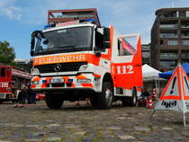 Feuerwehr Frankfurt am Main (Stadtteil Rödelheim) Mercedes Benz Atgeo LF20 am 30.04.16 am Mainufer. Diese Fahrzeuge waren bis 2013 noch bei der BF Frankfurt