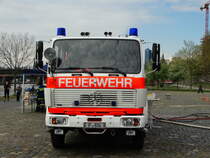 Feuerwehr Frankfurt Mercedes Benz Wasserspassmobil der Jugendfeuerwehr am 30.04.16 am Mainufer