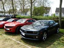 Zwei Chevrolet Camaro bei einen US Car/Oldtimer Treffen am 01.05.16 in Frankfurt am Main Bergen Enkheim