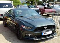 Ein neuer Ford Mustang bei einen US Car/Oldtimer Treffen am 01.05.16 in Frankfurt am Main Bergen Enkheim
