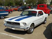 Ein alter Ford Mustang bei einen US Car/Oldtimer Treffen am 01.05.16 in Frankfurt am Main Bergen Enkheim