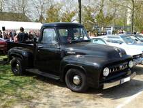 Ein Ford F100 bei einen US Car/Oldtimer Treffen am 01.05.16 in Frankfurt am Main Bergen Enkheim