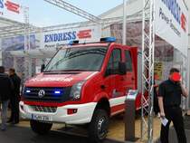 VW Crafter Gerätewagen Vorfürfahrzeug  am 13.05.16 auf der RettMobil in Fulda