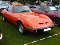 Opel GT/J. 1971 - 1973. Der GT/J (J steht für Junior) basiert auf dem bereits 1968 vorgestellten GT 1900. Alle sonst verchromten Anbauteile waren bei diesem Modell in mattschwarz lackiert. Der im Farbton WW ziegelrot lackierte GT/J wird von einem 
4-Zylinderreihenmotor angetrieben, der aus 1897 cm³ Hubraum 90 PS leistet, angetrieben. Opel GT-Europatreffen am 15.05.2016 in Kirchhellen.