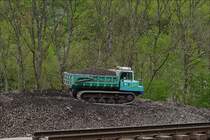 . IHI iC 100 Rauppendumper fhrt Rckwrts auf eine Schlackenhaufen um sich seiner Ladung zu entledigen.  15.05.2016