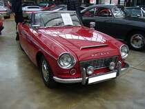 Datsun Sports  Fairlady . 1959 - 1970. Während seiner zwölfjährigen Produktionszeit durchlief die  Fairlady  etliche Facelifts und Motorisierungsänderungen. Hier wurde ein 1965´er Modell abgelichtet. Der 4-Zylinderreihenmotor leistet 86 PS aus 1488 cm³ Hubraum. Classic Remise Düsseldorf am 16.05.2016. 