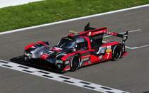 Audi R18 (LMP1), über 1.000 PS Leistung aus TDI- und Hybridantrieb, das Audi Sport Team Joest setzt ihn In der FIA-Langstrecken-Weltmeisterschaft WEC 2016 und bei 24h Rennen in Le Mans ein.	
Die Nr.7 wurde in bei den 6h in Spa am 7.5.2016 (Foto) 5. Fahrer: Marcel Fässer, André Lotterer & Benoît Tréluyer
http://www.audi-motorsport.com/de/de/wec.html
