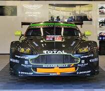 Aston Martin V8 Vantage GTE, LMGTE Am 	Nr.98 von Aston Martin Racing. Noch in der Box wärend des offiziellen Pit Walk wärend des offiziellen Pit Walk am 7.5.2016 bei der FIA WEC 6h Spa Francorchamps. Fahrer: Paul Dalla Lana, Pedro Lamy & Mathias Lauda