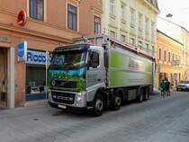 VOLVO-420 FH, liefert Holzpellets an; 150901