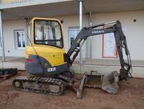Volvo ECR 28 auf einer Baustelle in Trier, 17.04.2016