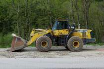  Komatsu WA 480, Knicklenker Radlader aufgenommen am 14.05.2016 nahe einer Bahnbaustelle.