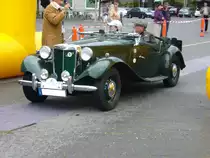 MG TD. 1950 - 1953. Der TD war ein Exportschlager. Rund 90% der verkauften Fahrzeuge gingen in den Export. Wobei die USA weit vorne lagen. Der 4-Zylinderreihenmotor leistet aus 1,25l Hubraum 47 PS. Mülheim an der Ruhr am 22.05.2016.