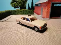 MB 240 D	creme, Taxi	Wiking 149-12, Foto vom 25.2.2013 /

